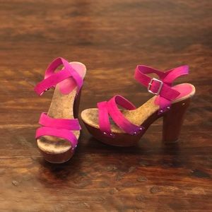 Gianni Bini Hot Pink suede/cork sandal